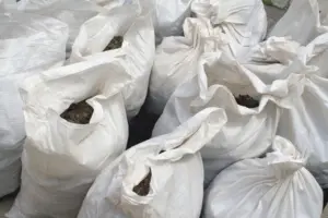 SACO RAFIA BLANCO 70X130CM 10U