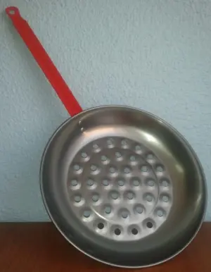 SARTEN CASTAÑERA 26CM LA IDEAL