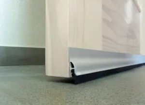 BURLETE ADH LABIO 105CM ALU PL